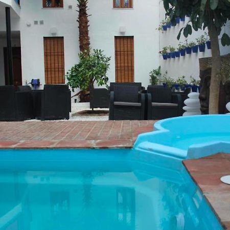 Casa Patio Las Palmeras Cordoba Con Piscina Exterior foto